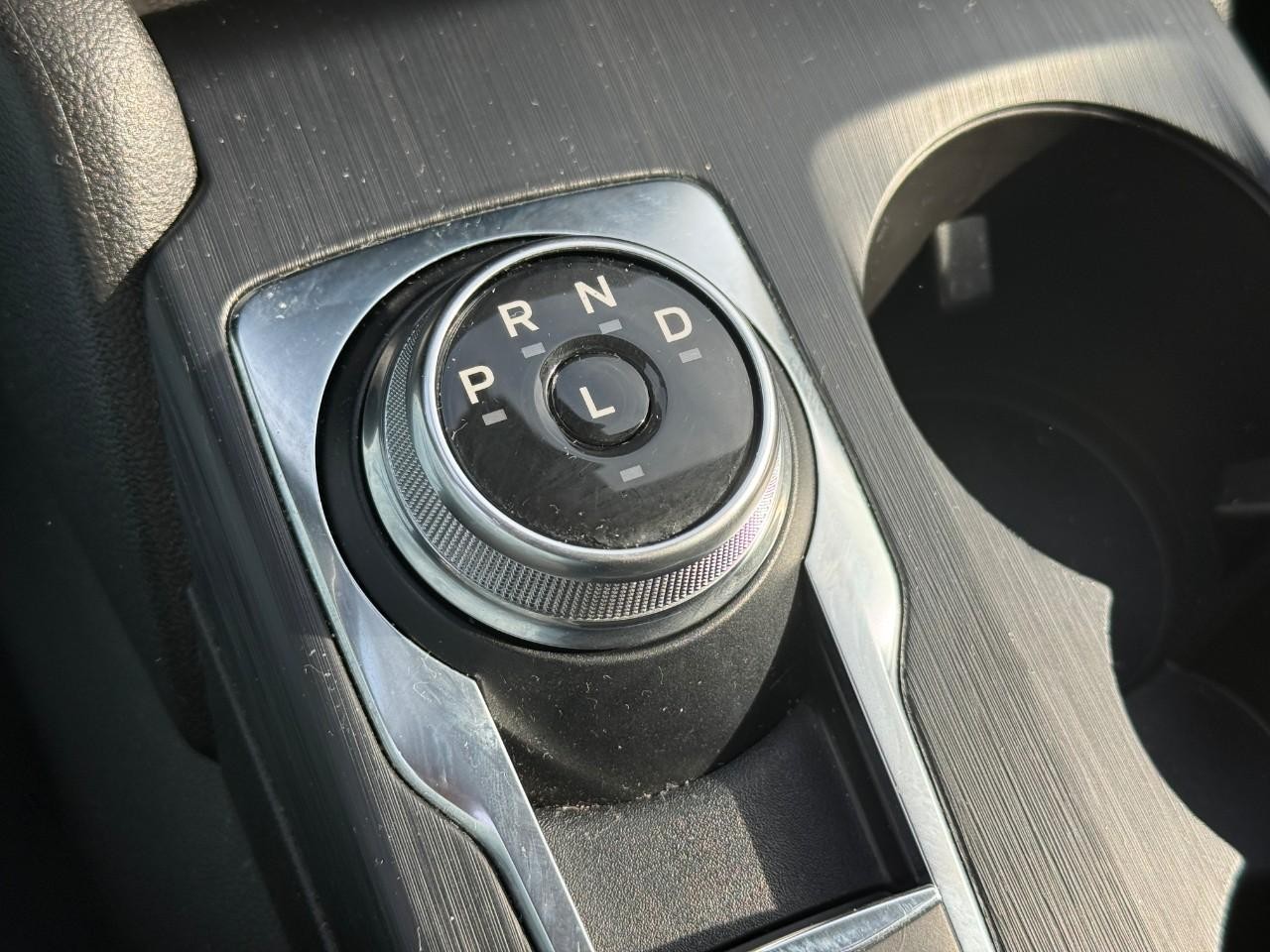 Ford Escape Vehicle Full-screen Gallery Image 24