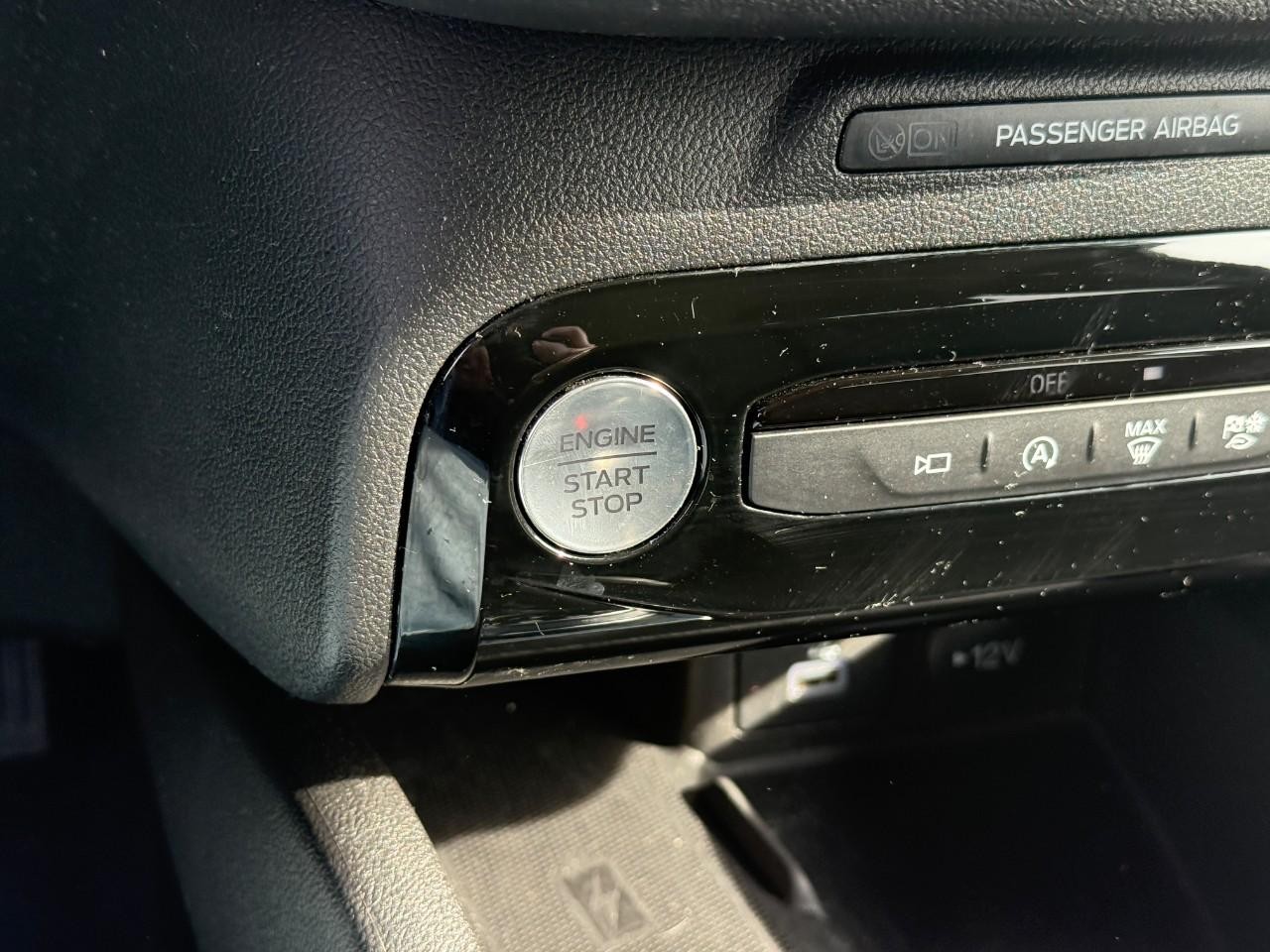 Ford Escape Vehicle Full-screen Gallery Image 25