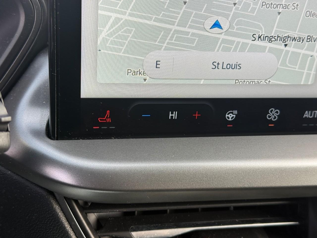 Ford Escape Vehicle Full-screen Gallery Image 26