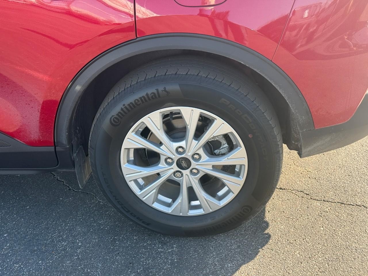 Ford Escape Vehicle Full-screen Gallery Image 09