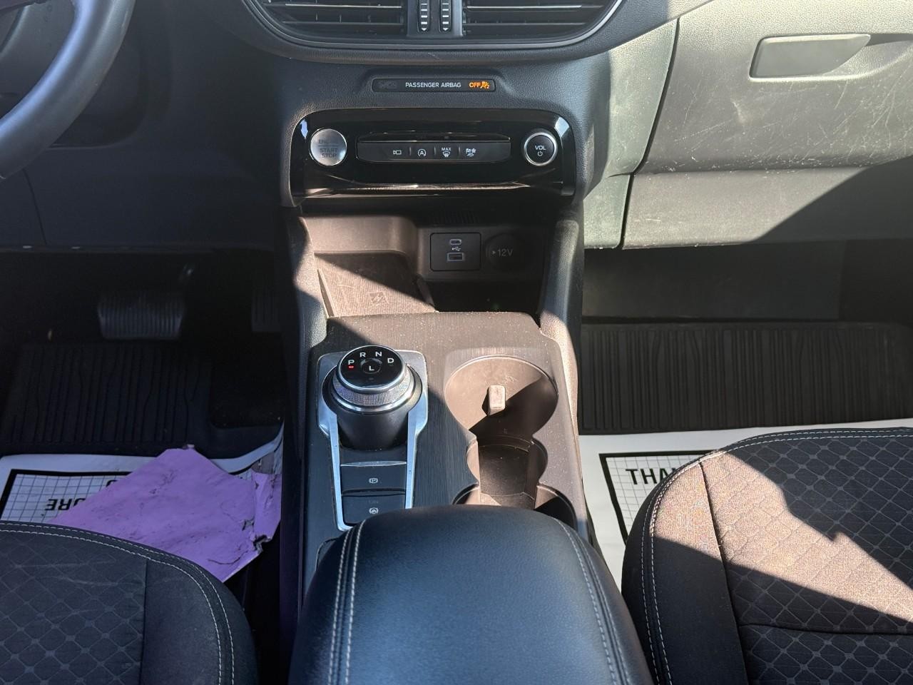 Ford Escape Vehicle Full-screen Gallery Image 15