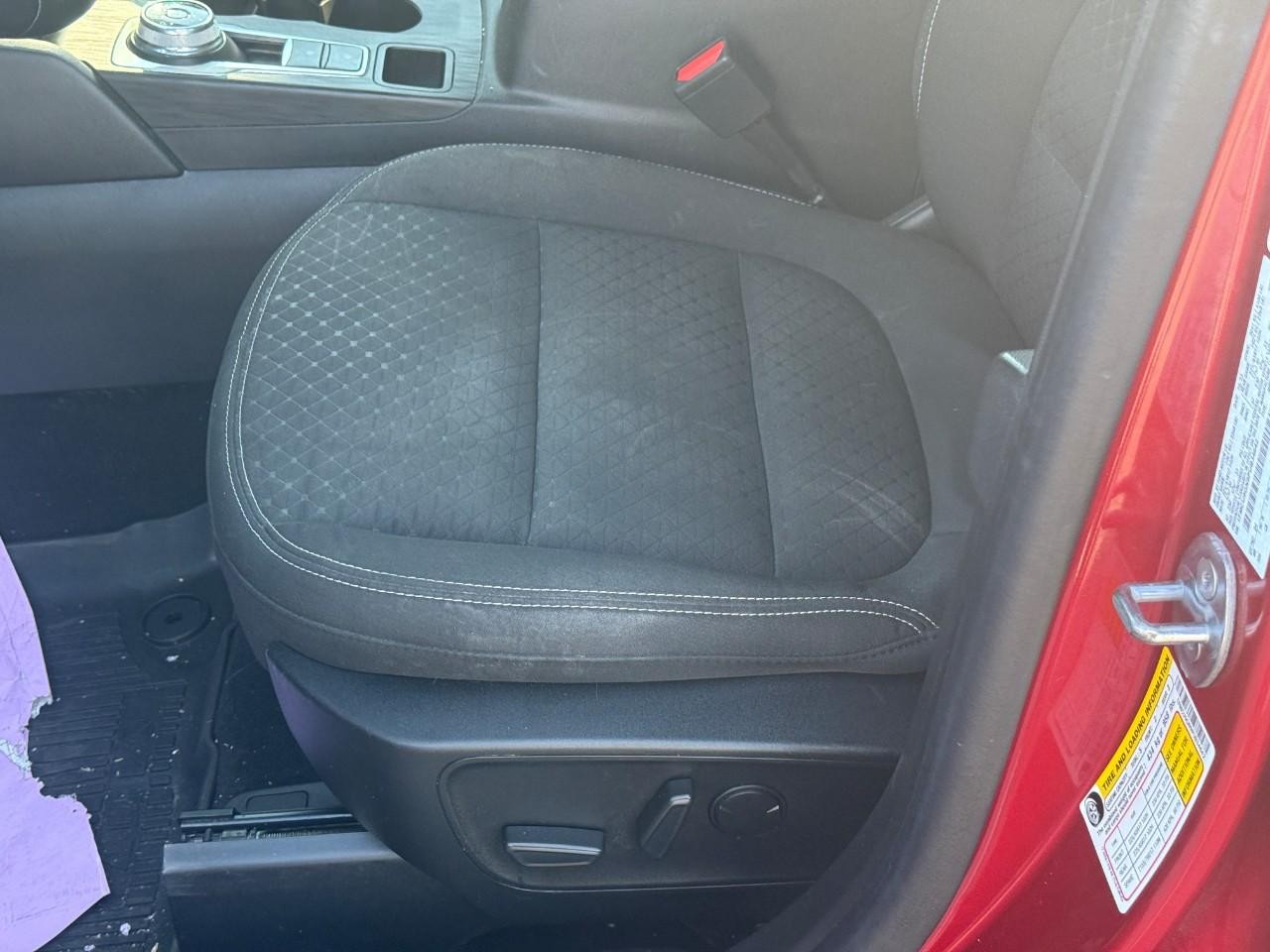 Ford Escape Vehicle Full-screen Gallery Image 18