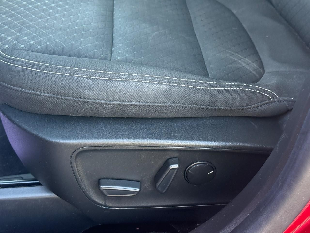 Ford Escape Vehicle Full-screen Gallery Image 19