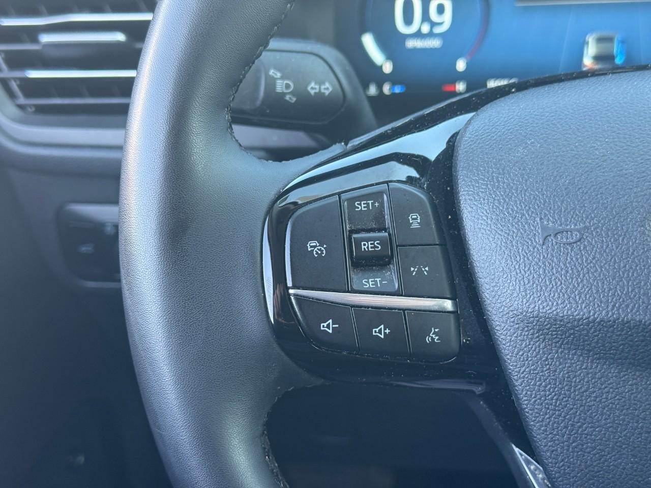 Ford Escape Vehicle Full-screen Gallery Image 20