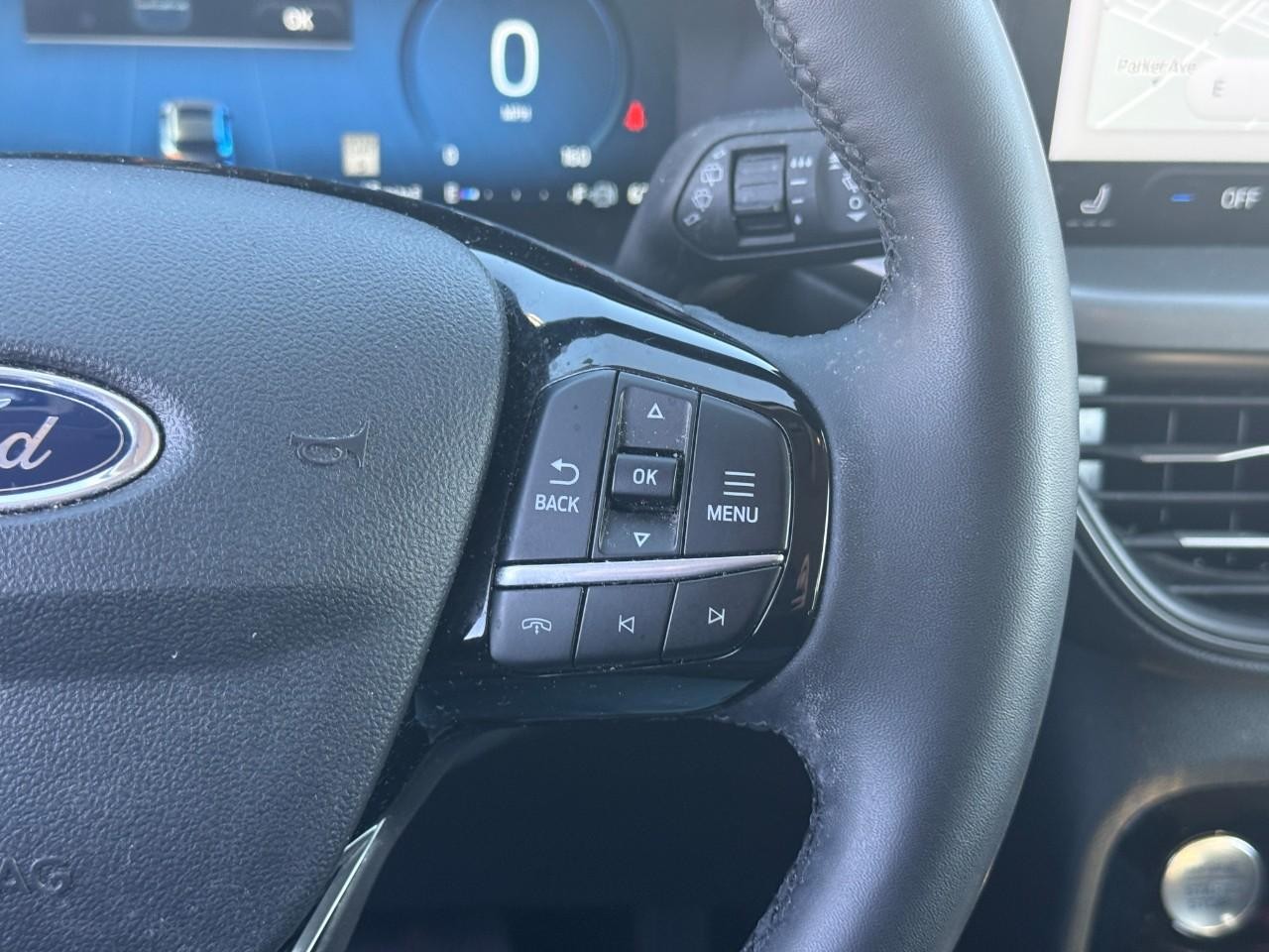 Ford Escape Vehicle Full-screen Gallery Image 21