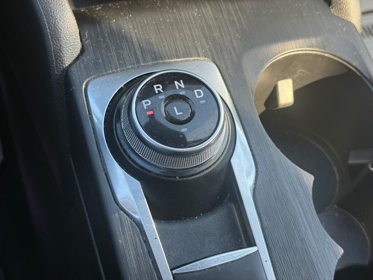 Ford Escape Vehicle Full-screen Gallery Image 23