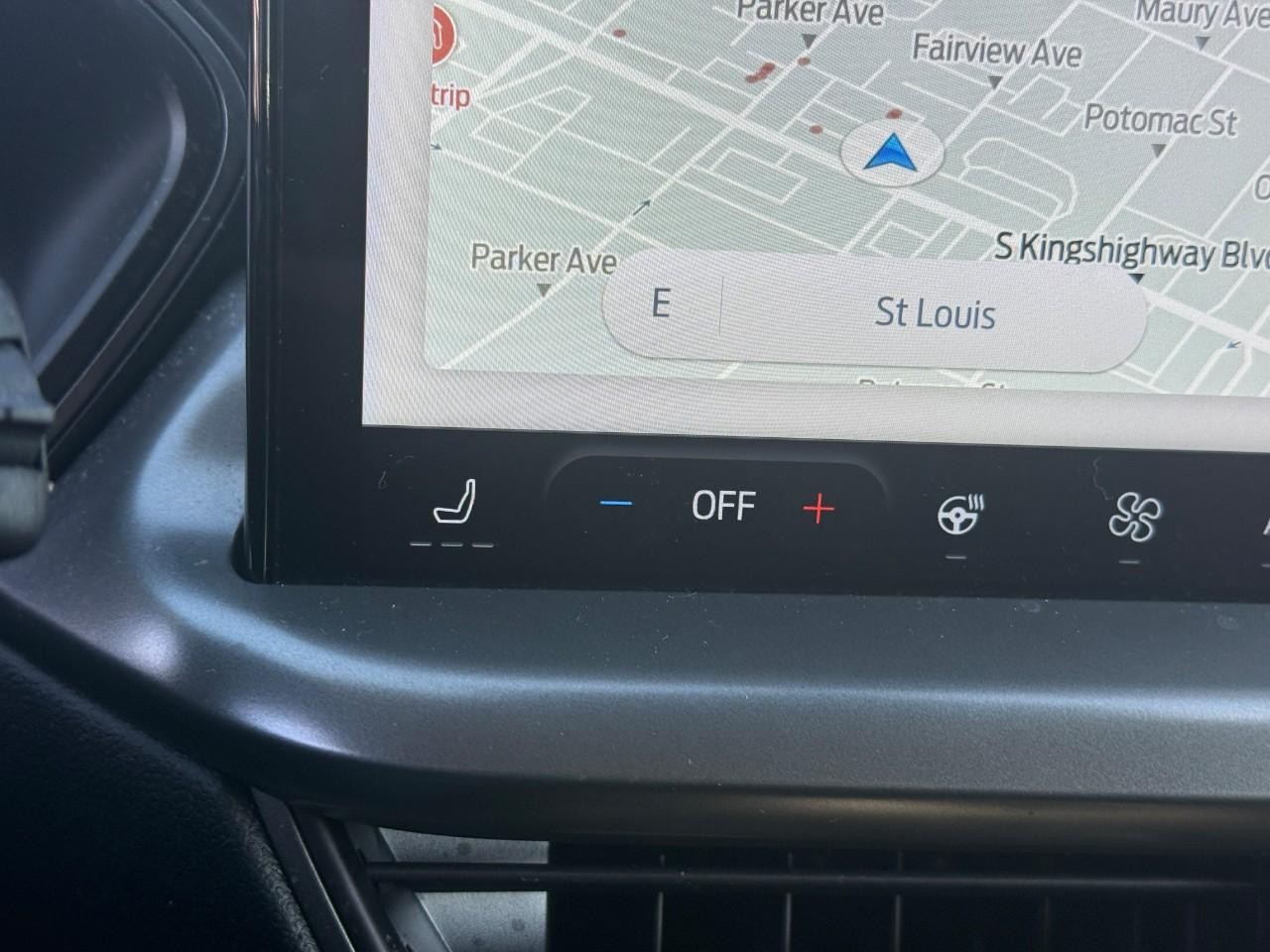 Ford Escape Vehicle Full-screen Gallery Image 24