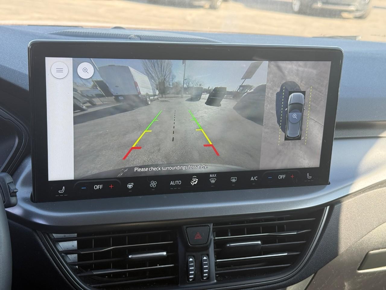 Ford Escape Vehicle Full-screen Gallery Image 25