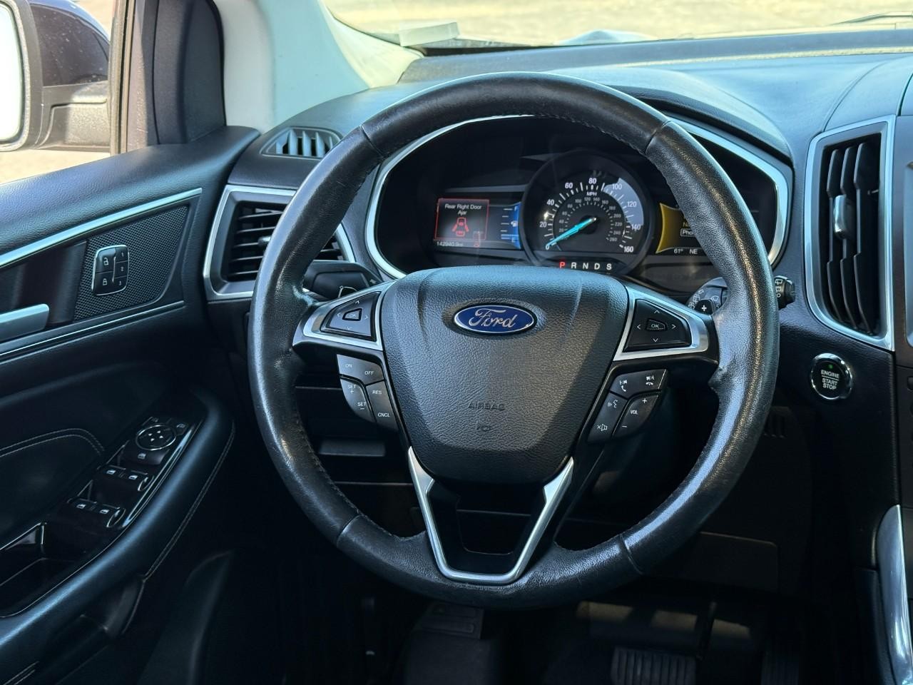 Ford Edge Vehicle Full-screen Gallery Image 11