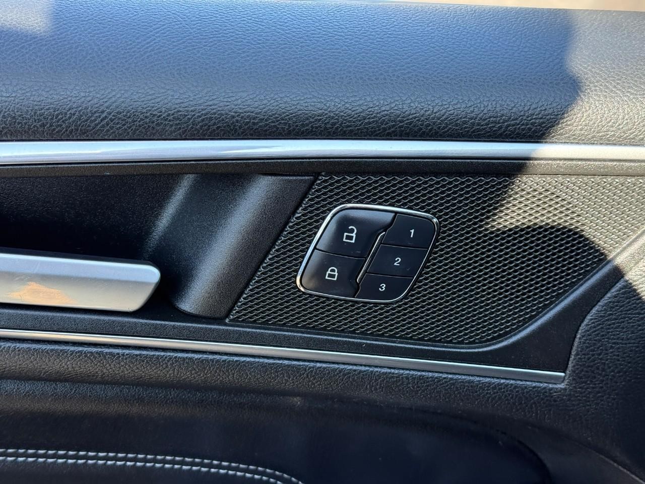 Ford Edge Vehicle Full-screen Gallery Image 15