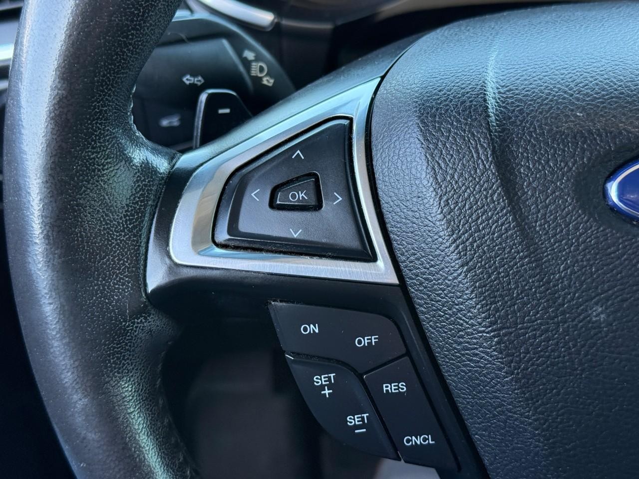 Ford Edge Vehicle Full-screen Gallery Image 18