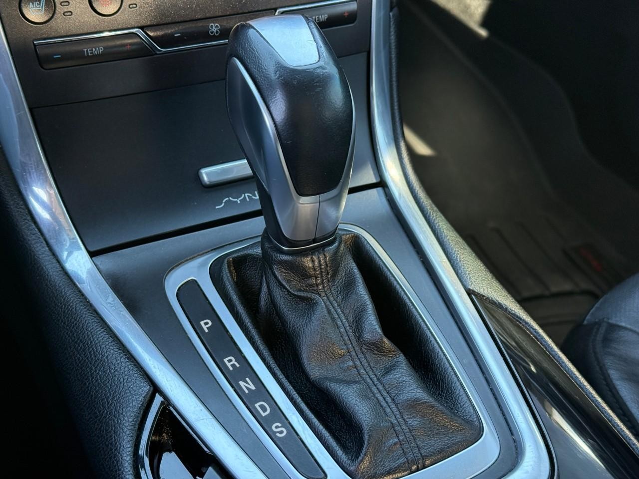 Ford Edge Vehicle Full-screen Gallery Image 21