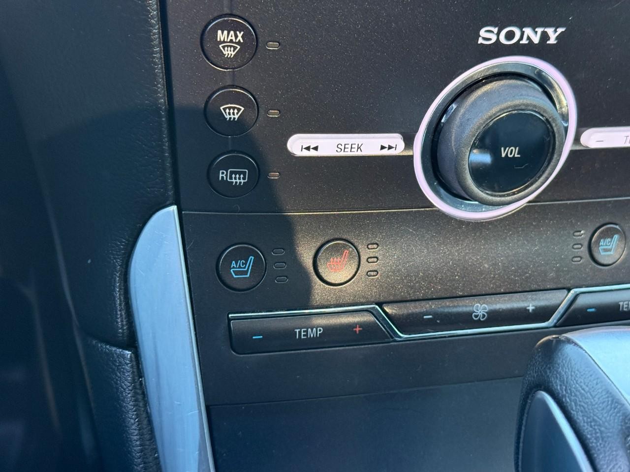 Ford Edge Vehicle Full-screen Gallery Image 22