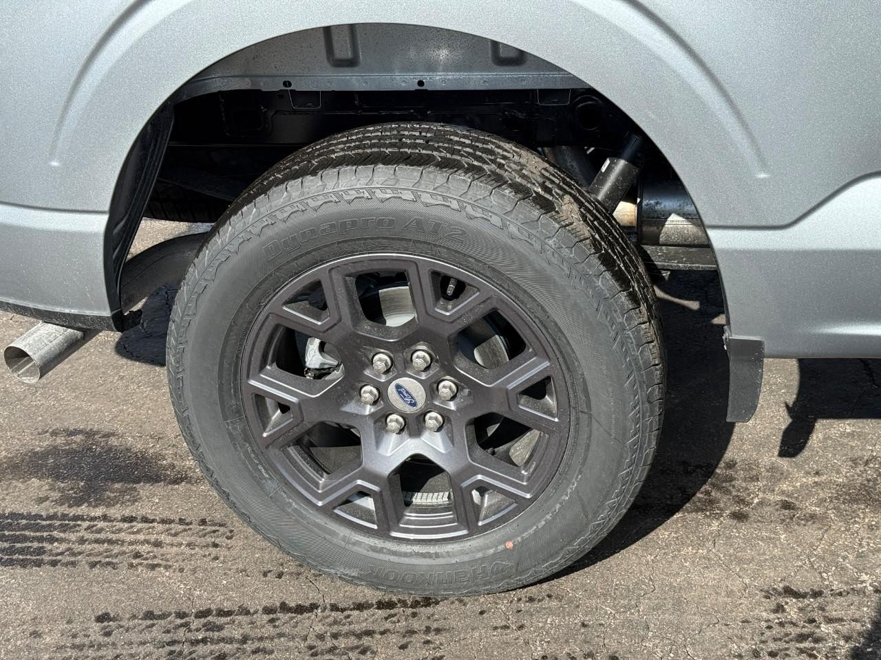 Ford F-150 Vehicle Full-screen Gallery Image 04