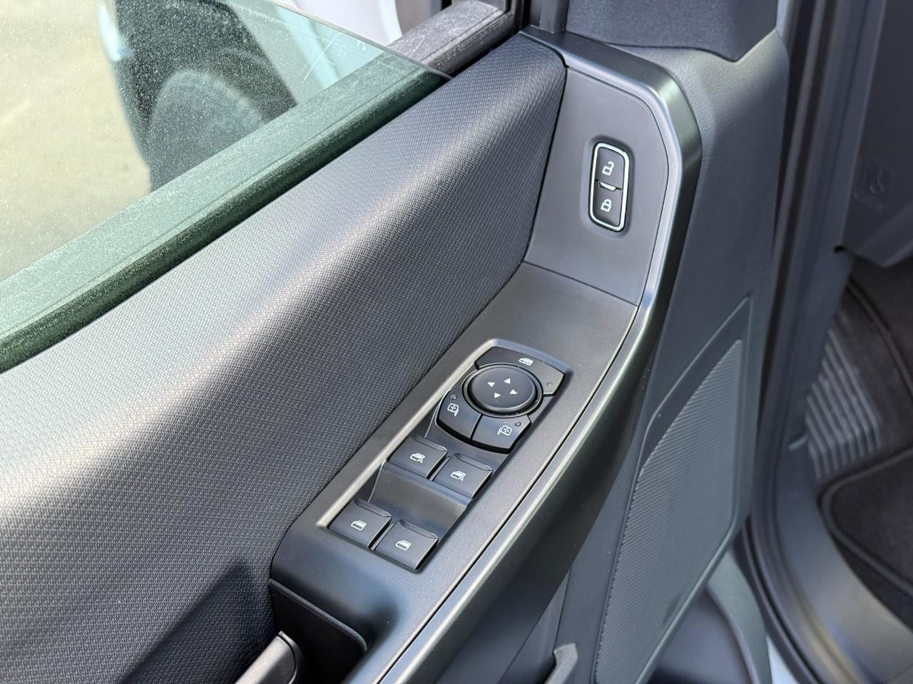 Ford F-150 Vehicle Full-screen Gallery Image 10