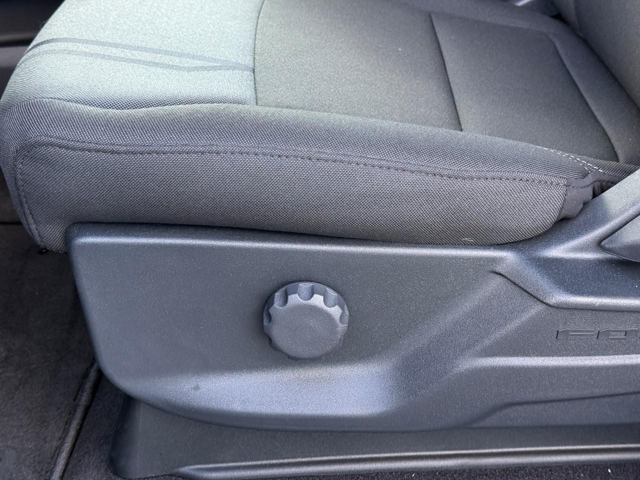 Ford F-150 Vehicle Full-screen Gallery Image 12