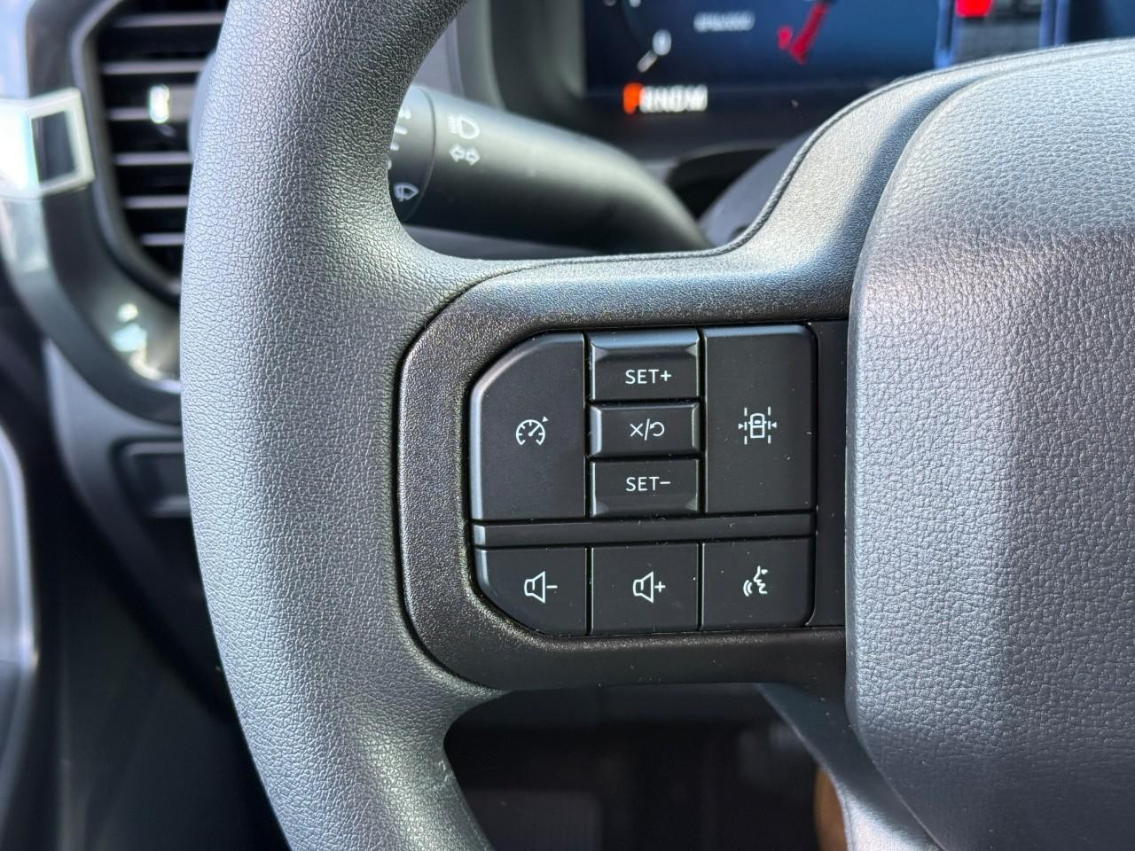 Ford F-150 Vehicle Full-screen Gallery Image 13