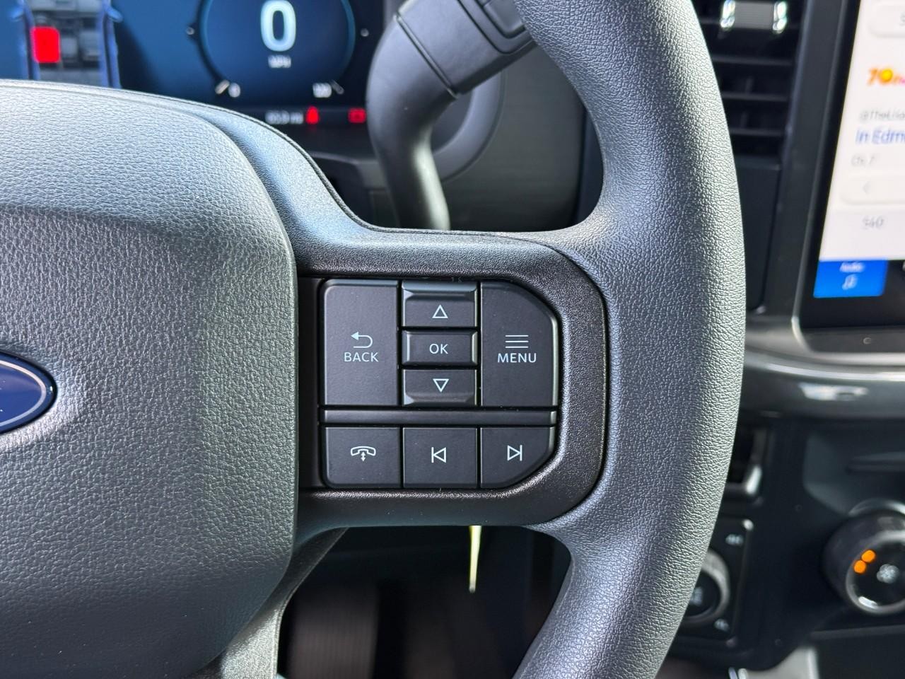 Ford F-150 Vehicle Full-screen Gallery Image 14