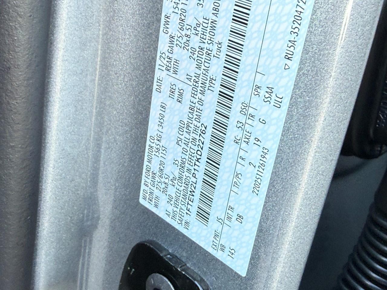 Ford F-150 Vehicle Full-screen Gallery Image 16