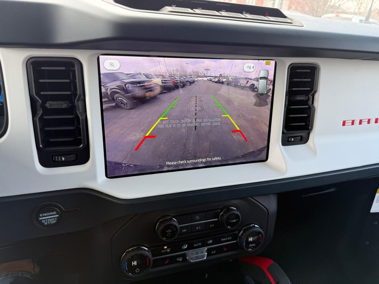 Ford Bronco Vehicle Full-screen Gallery Image 17