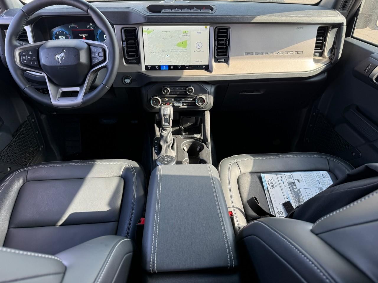 Ford Bronco Vehicle Full-screen Gallery Image 06