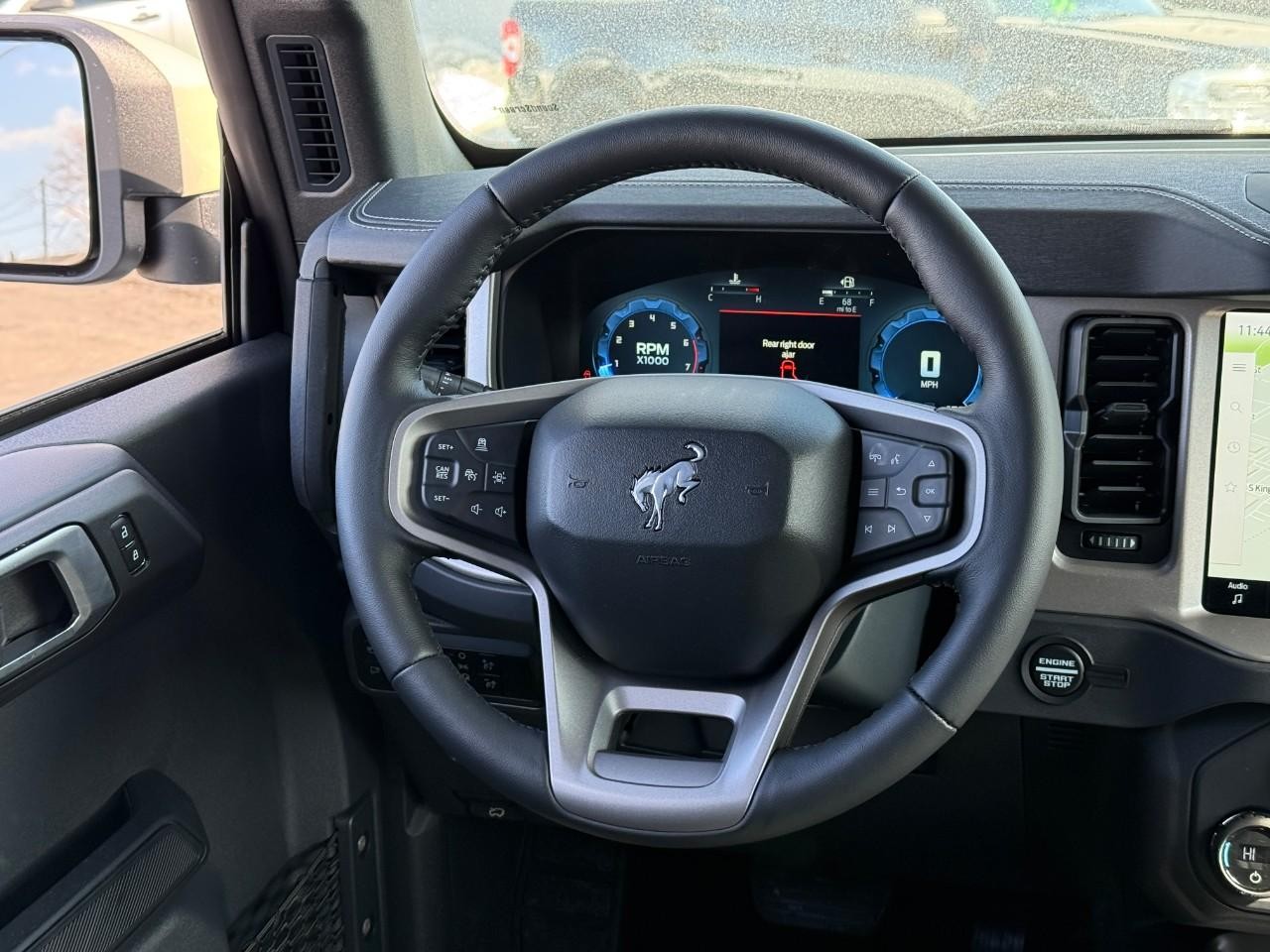 Ford Bronco Vehicle Full-screen Gallery Image 07