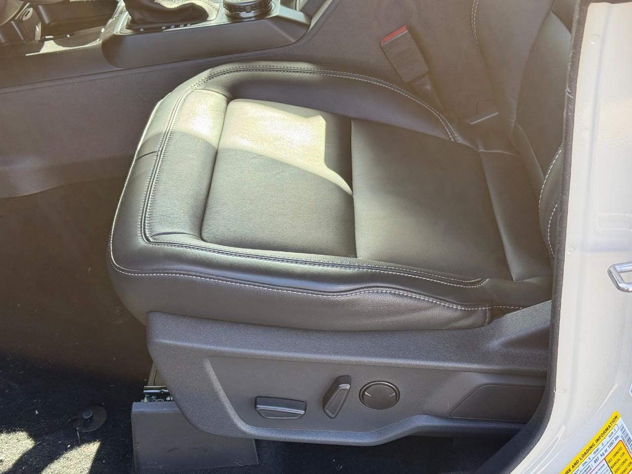 Ford Bronco Vehicle Full-screen Gallery Image 11