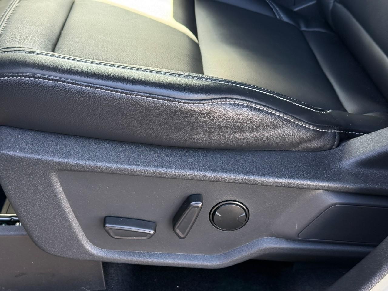 Ford Bronco Vehicle Full-screen Gallery Image 12