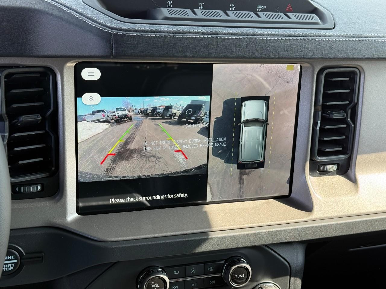 Ford Bronco Vehicle Full-screen Gallery Image 17