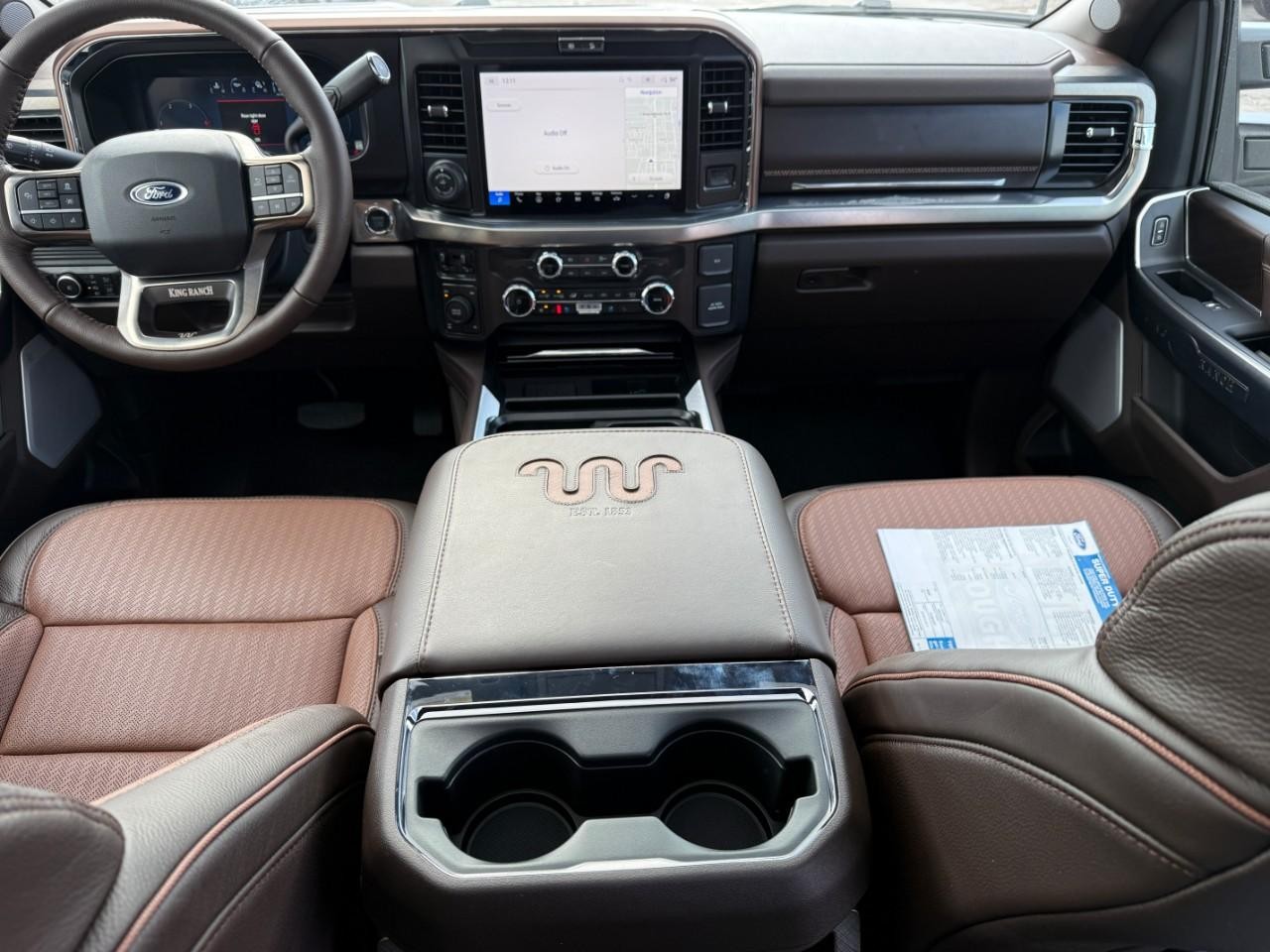 Ford Super Duty F-350 SRW Vehicle Full-screen Gallery Image 06