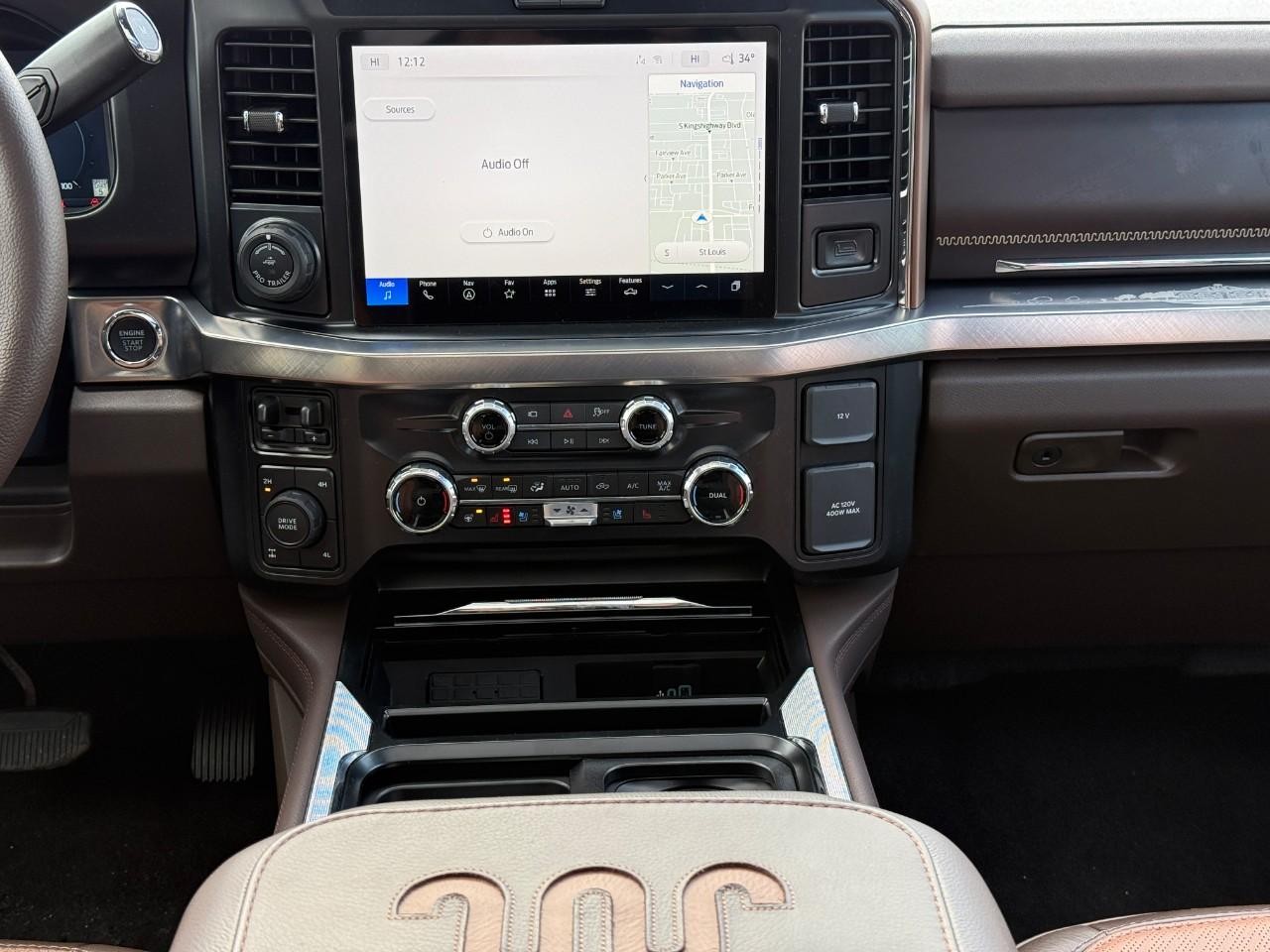 Ford Super Duty F-350 SRW Vehicle Full-screen Gallery Image 09