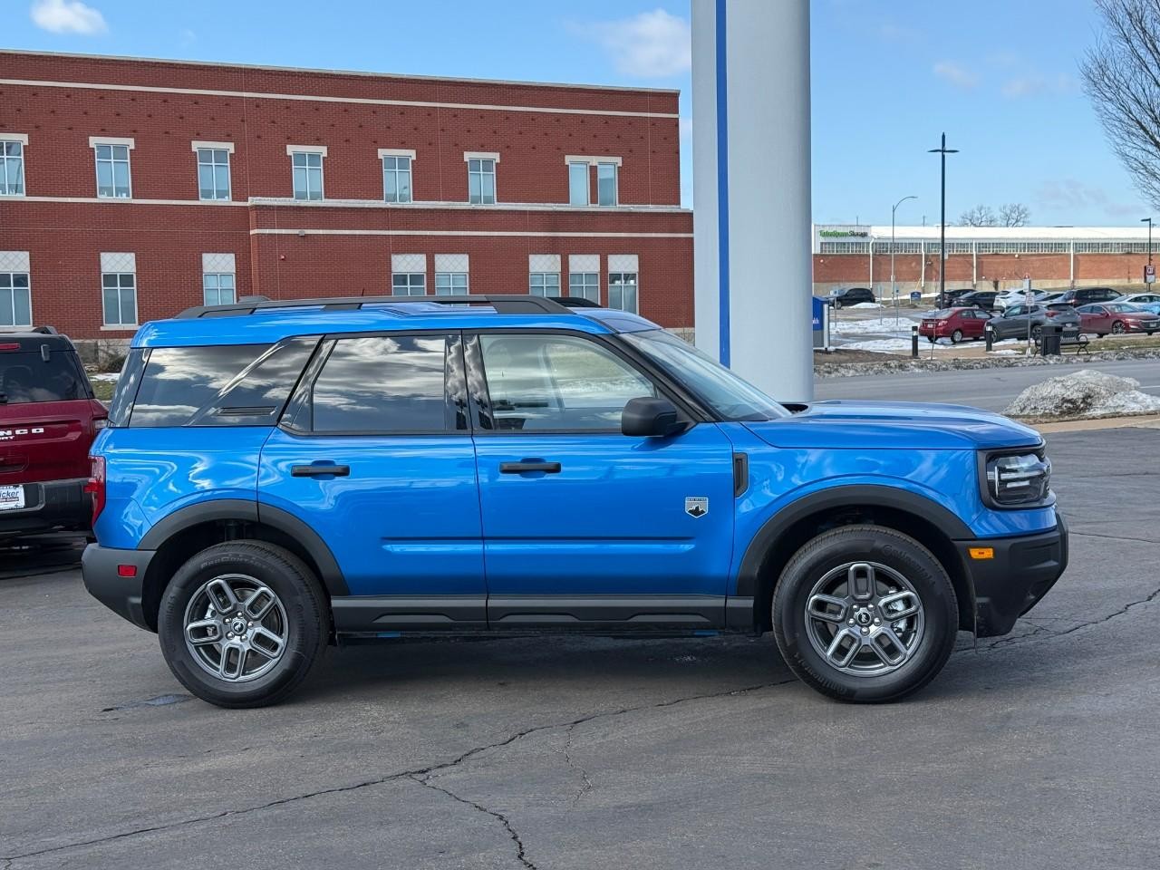 Ford Bronco Sport Vehicle Full-screen Gallery Image 02