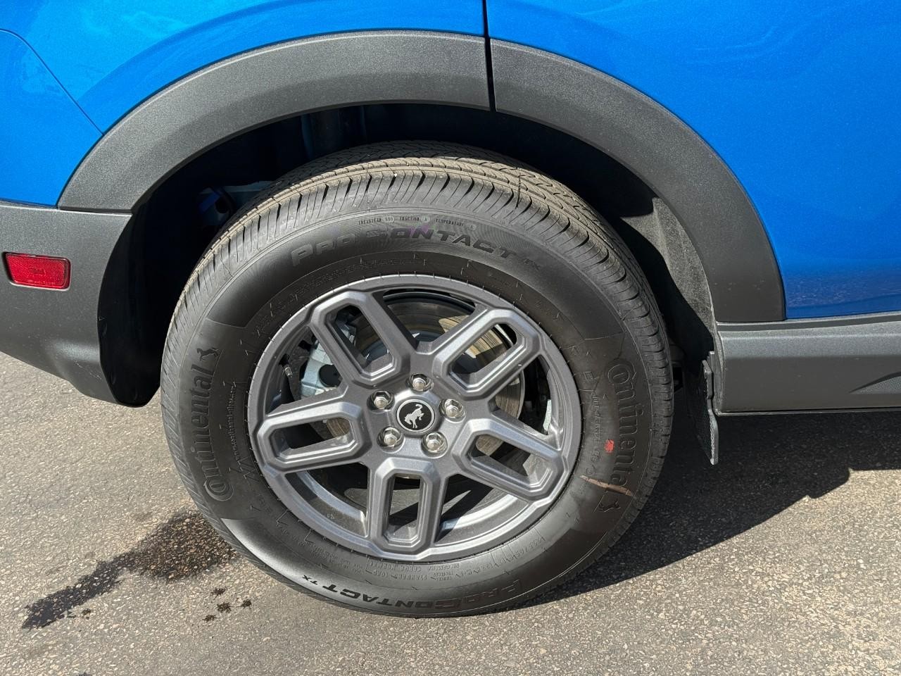 Ford Bronco Sport Vehicle Full-screen Gallery Image 04