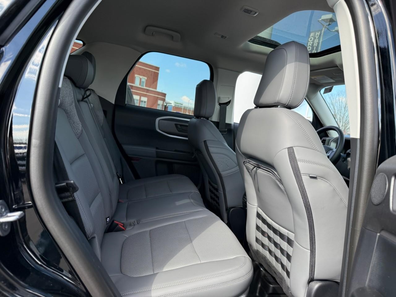 Ford Bronco Sport Vehicle Full-screen Gallery Image 05