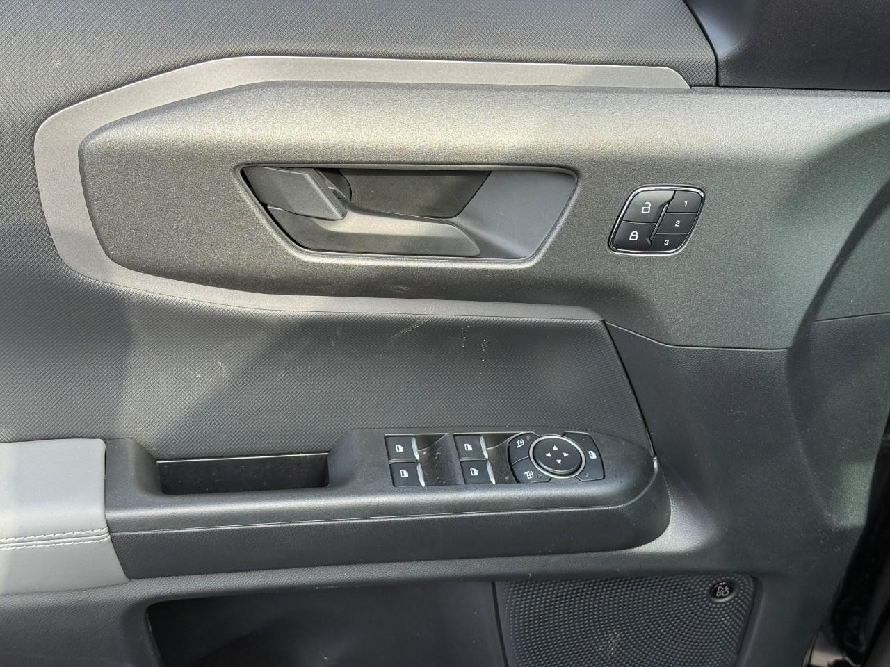 Ford Bronco Sport Vehicle Full-screen Gallery Image 10