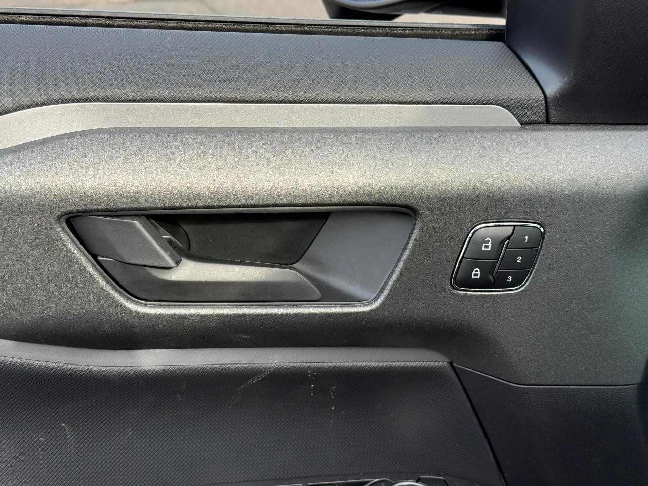 Ford Bronco Sport Vehicle Full-screen Gallery Image 11