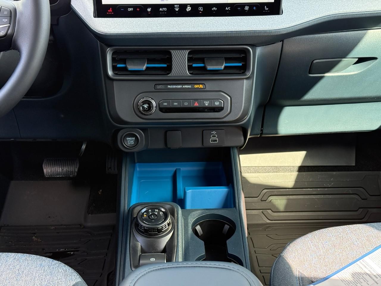 Ford Maverick Vehicle Full-screen Gallery Image 09