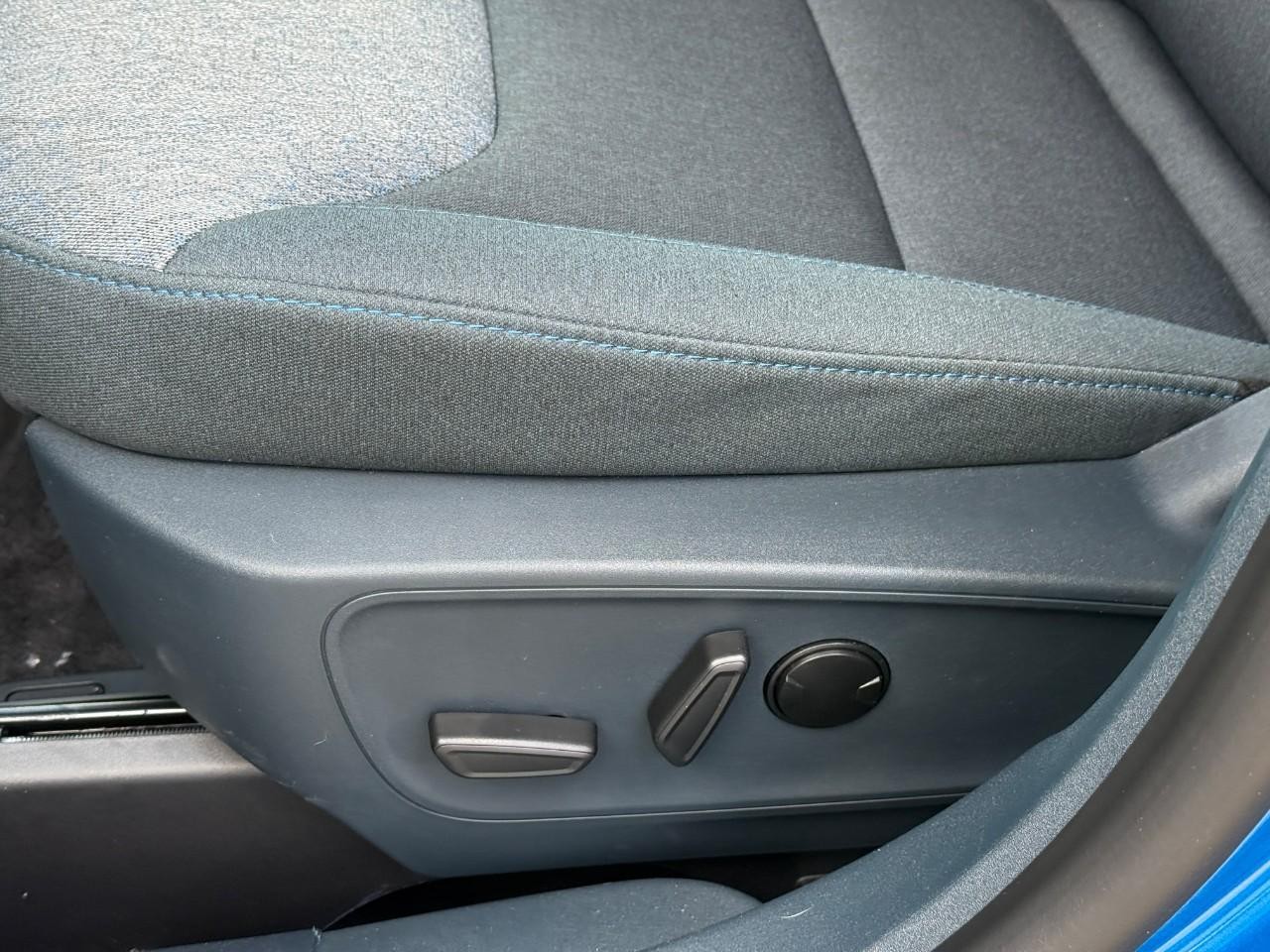 Ford Maverick Vehicle Full-screen Gallery Image 13