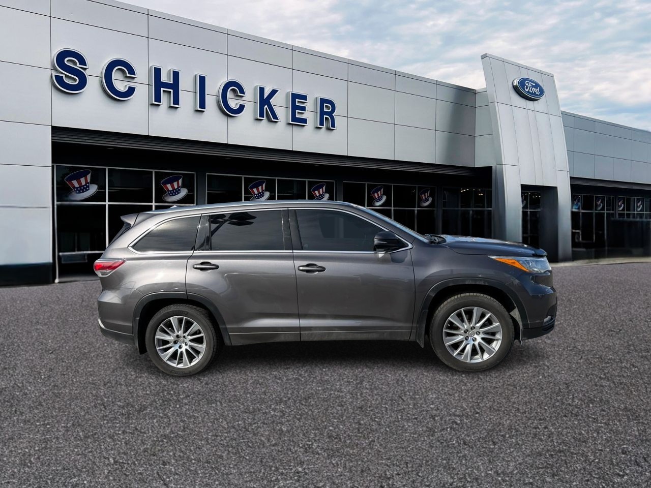 Toyota Highlander Vehicle Full-screen Gallery Image 02