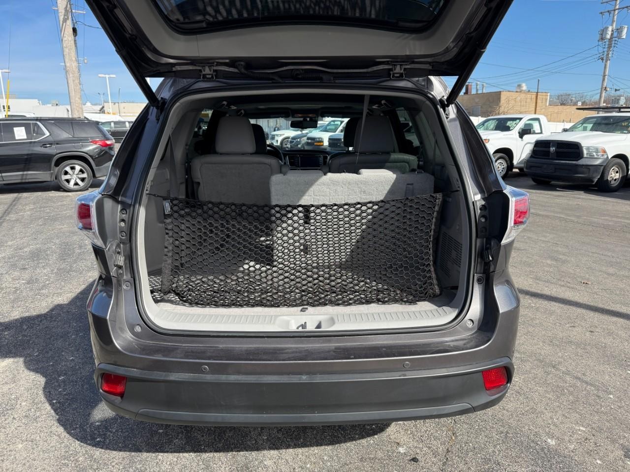 Toyota Highlander Vehicle Full-screen Gallery Image 06