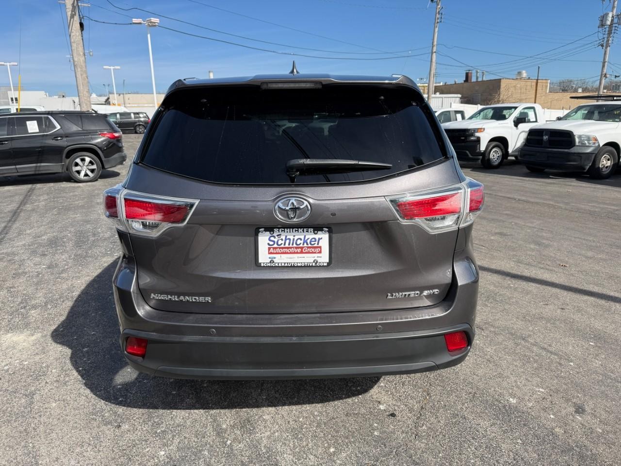 Toyota Highlander Vehicle Full-screen Gallery Image 07