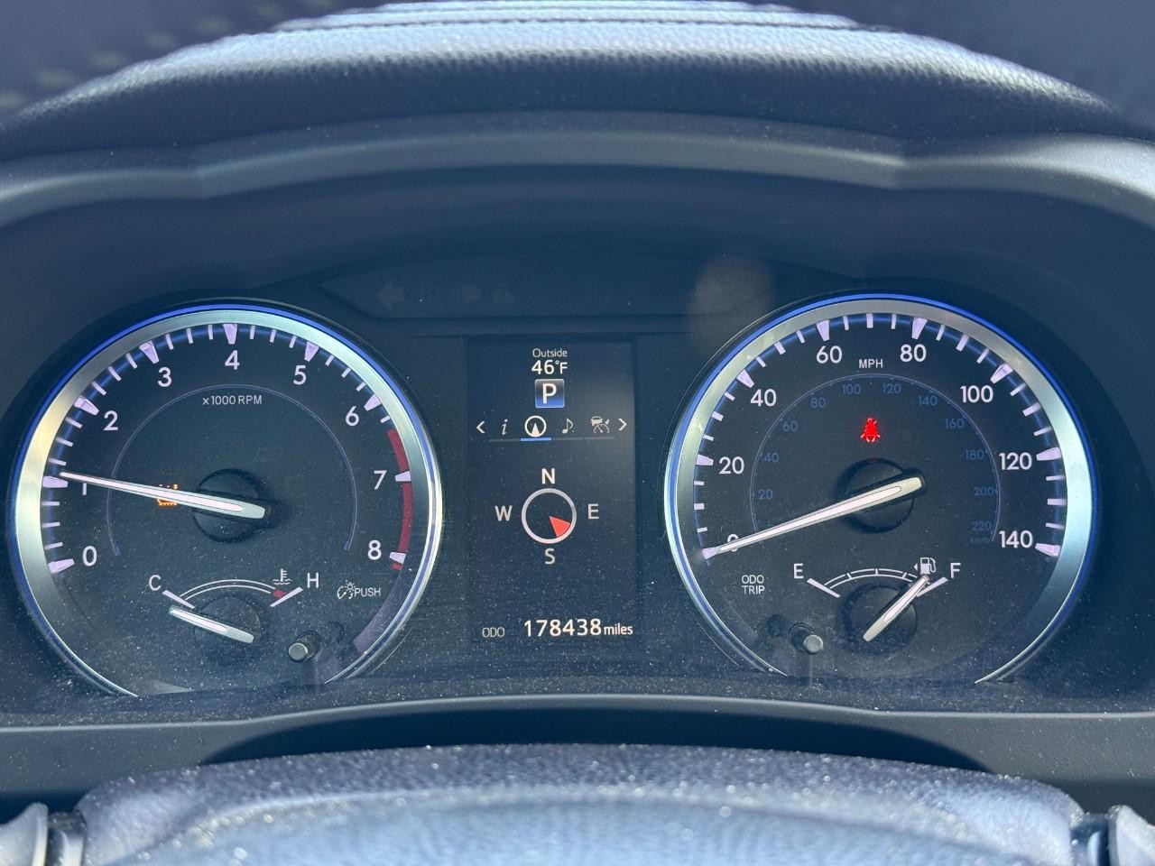 Toyota Highlander Vehicle Full-screen Gallery Image 19