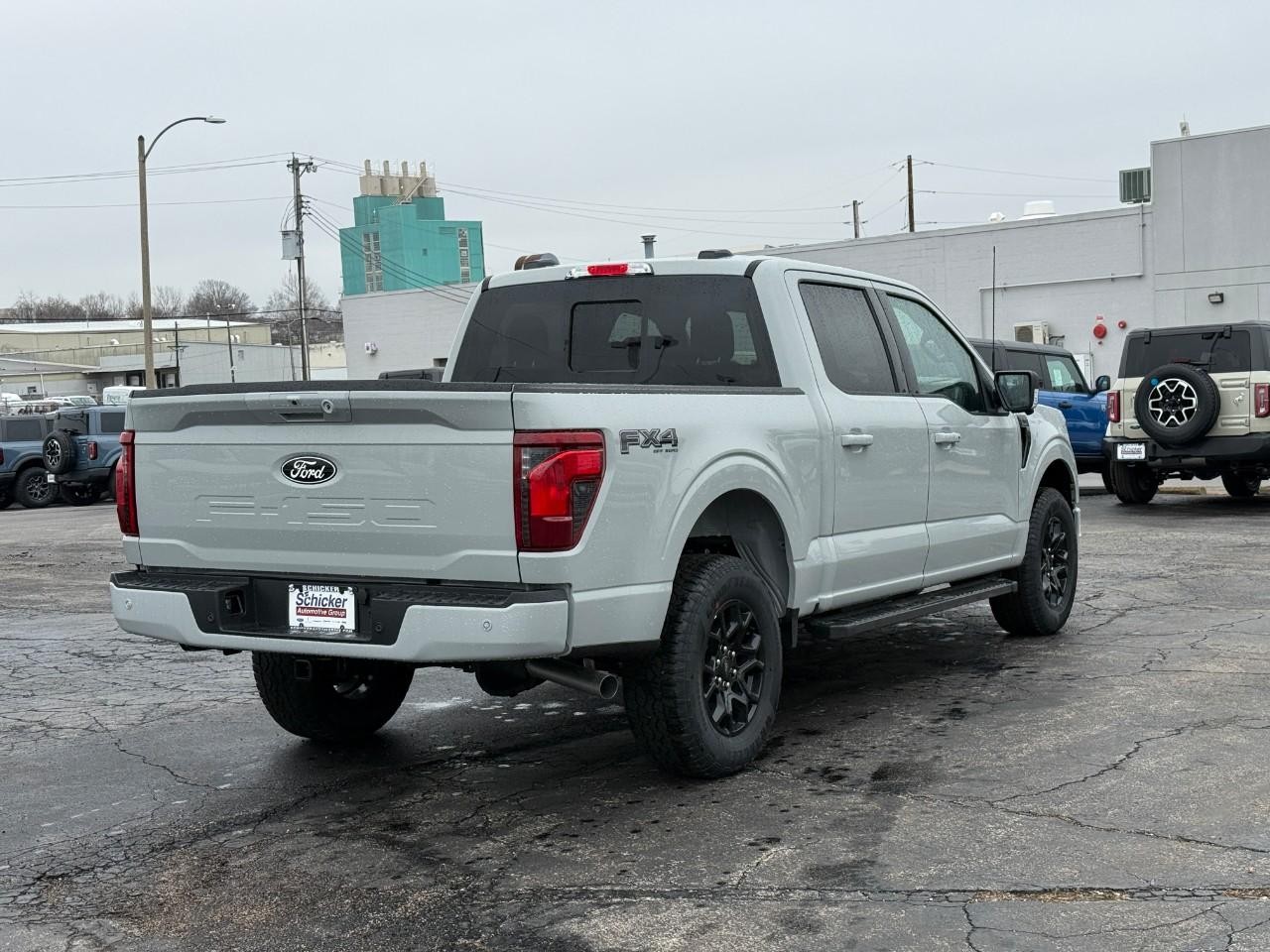 Ford F-150 Vehicle Full-screen Gallery Image 03