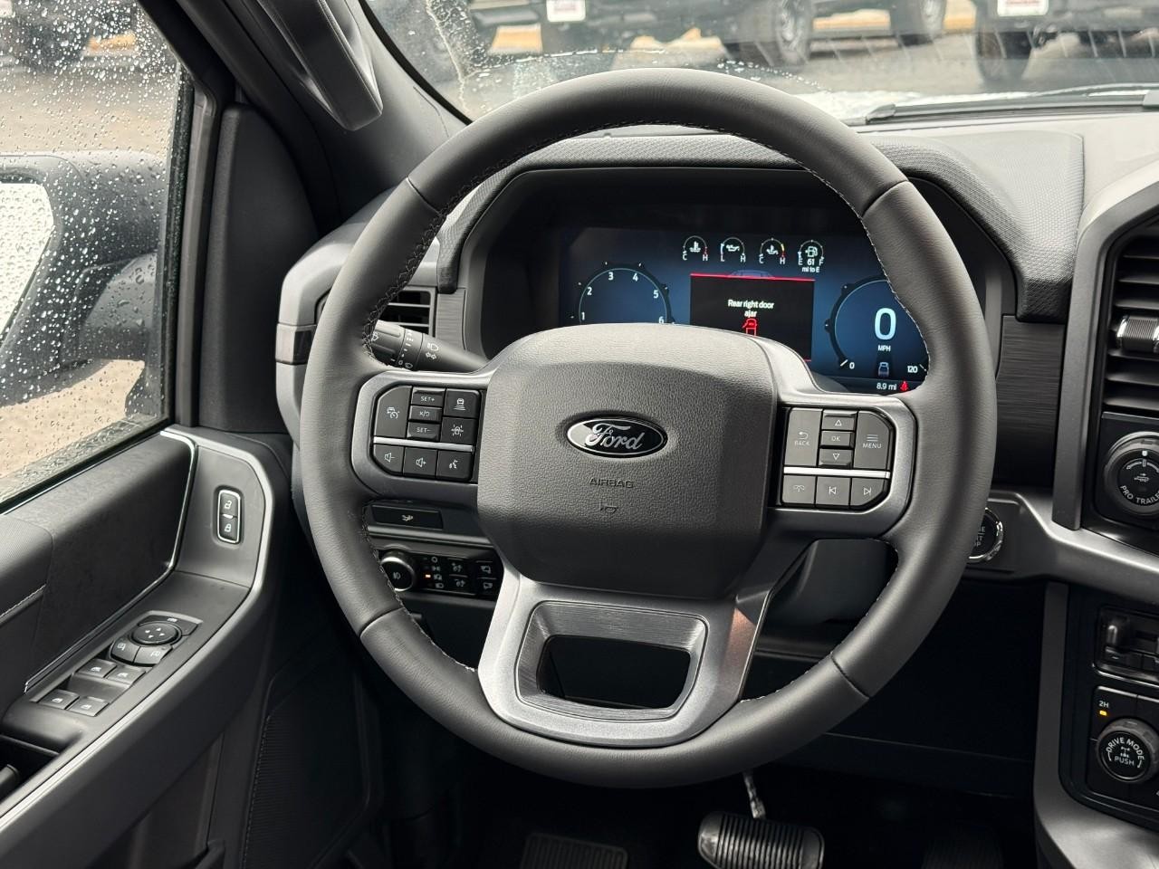 Ford F-150 Vehicle Full-screen Gallery Image 07
