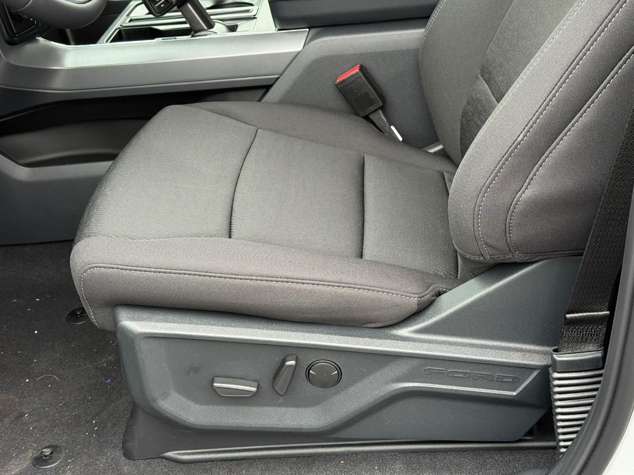 Ford F-150 Vehicle Full-screen Gallery Image 11