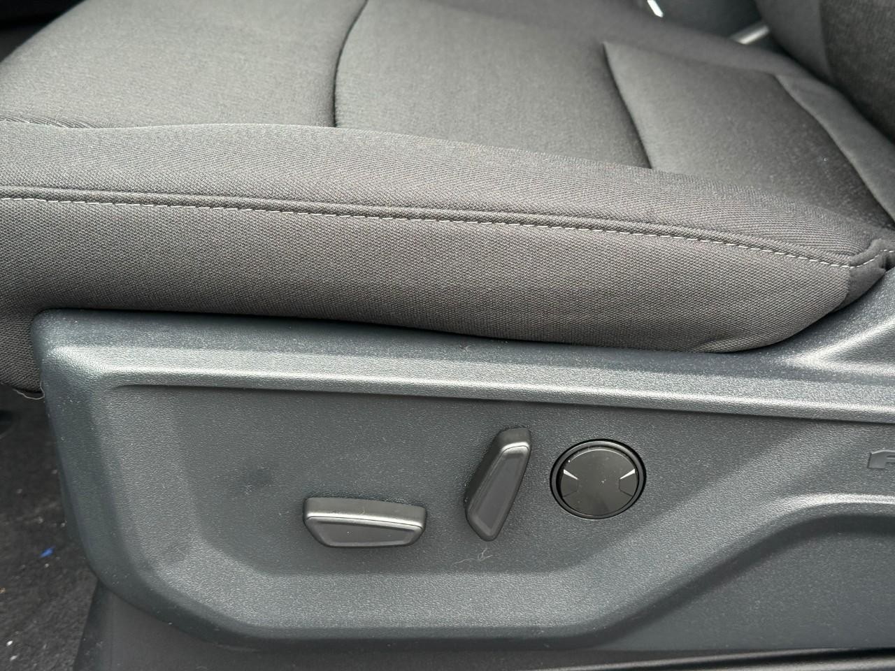 Ford F-150 Vehicle Full-screen Gallery Image 12