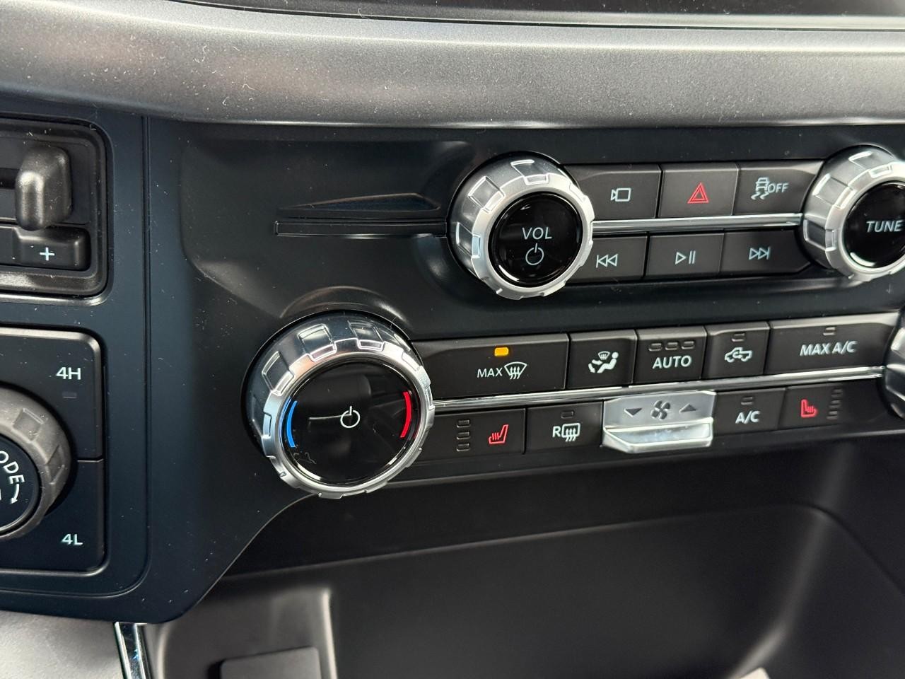 Ford F-150 Vehicle Full-screen Gallery Image 16