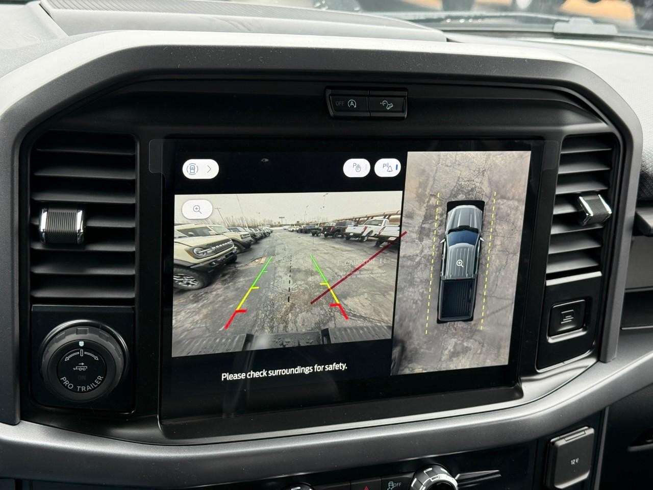 Ford F-150 Vehicle Full-screen Gallery Image 17