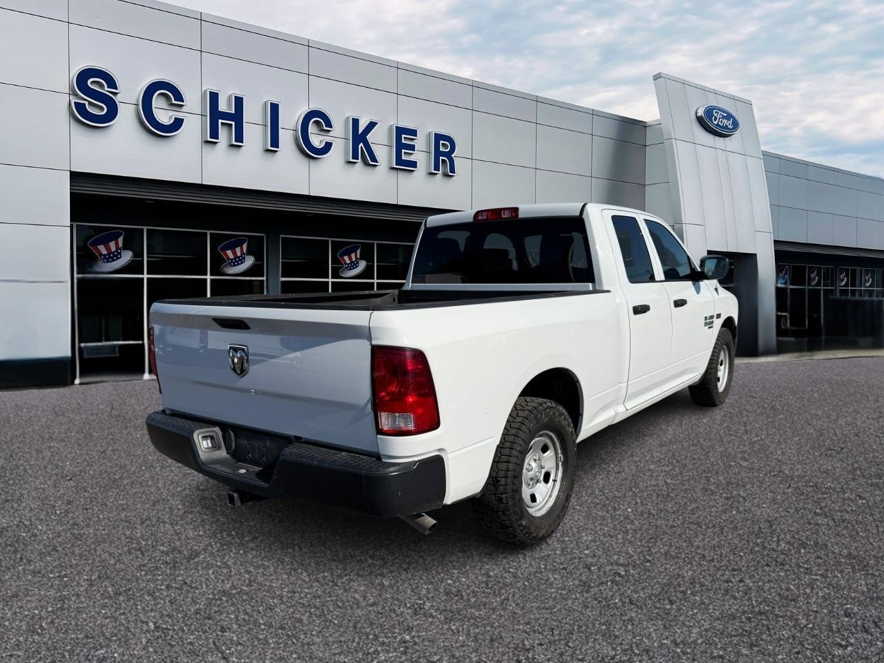 Ram 1500 Classic Vehicle Full-screen Gallery Image 02