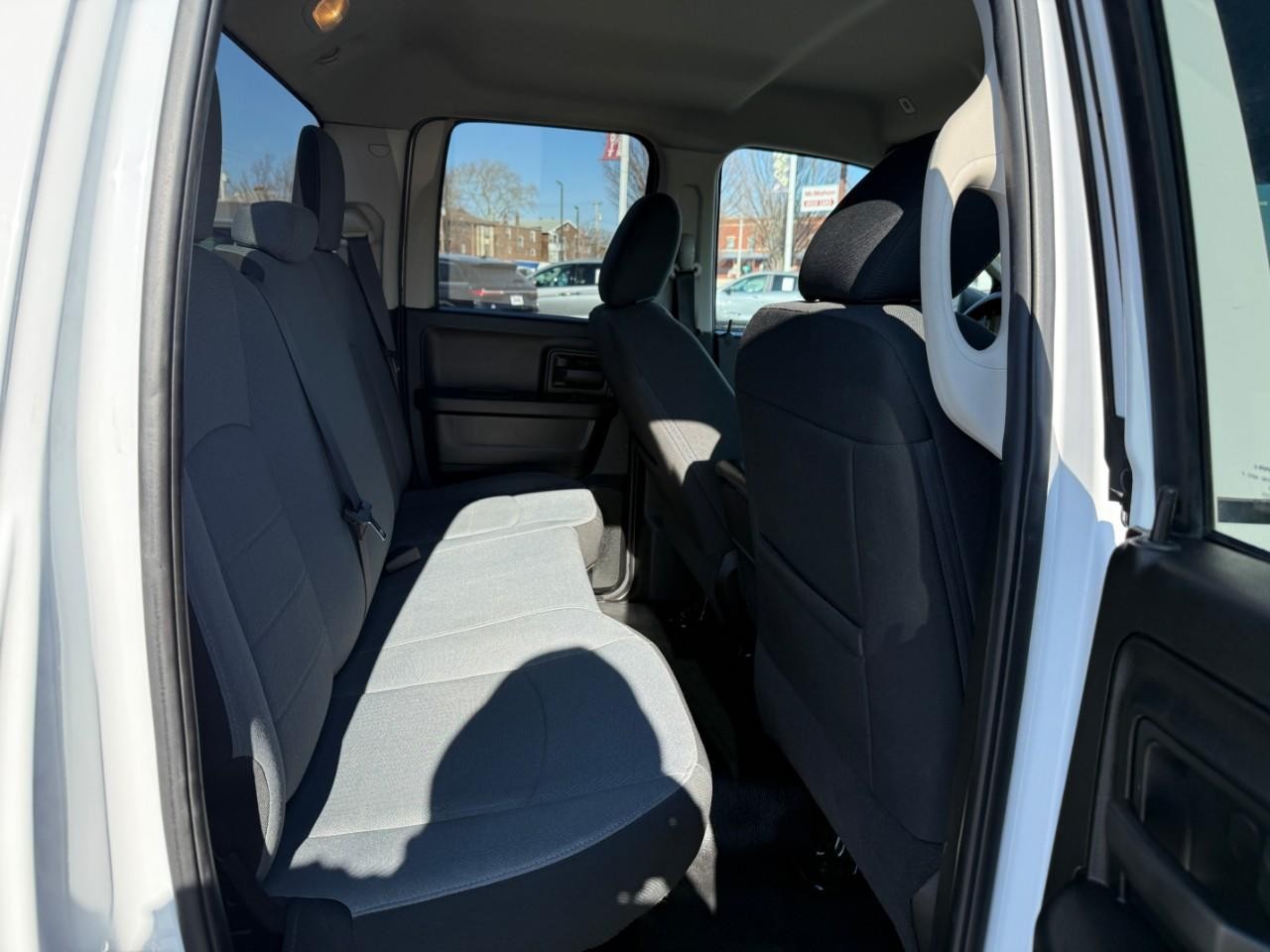 Ram 1500 Classic Vehicle Full-screen Gallery Image 11